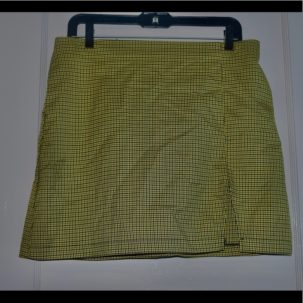Pled yellow skirt